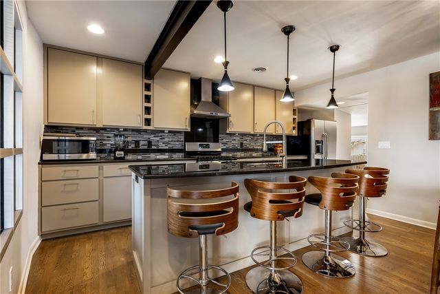 715 NW 6th Street, Bentonville, AR 72712