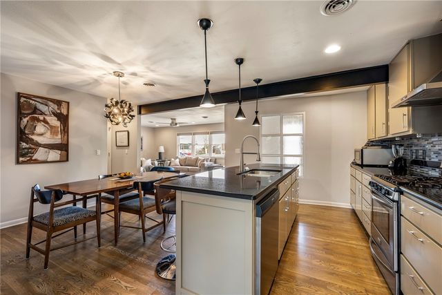 715 NW 6th Street, Bentonville, AR 72712