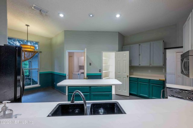 6034 WINDING BRIDGE Drive, Jacksonville, FL 32277