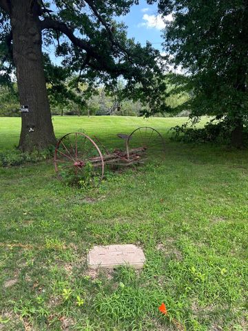 16950 N ANCHOROM RD, Hallsville, MO 65255