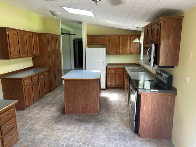 16950 N ANCHOROM RD, Hallsville, MO 65255
