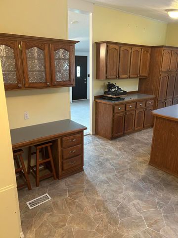 16950 N ANCHOROM RD, Hallsville, MO 65255