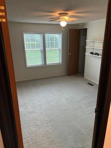 16950 N ANCHOROM RD, Hallsville, MO 65255