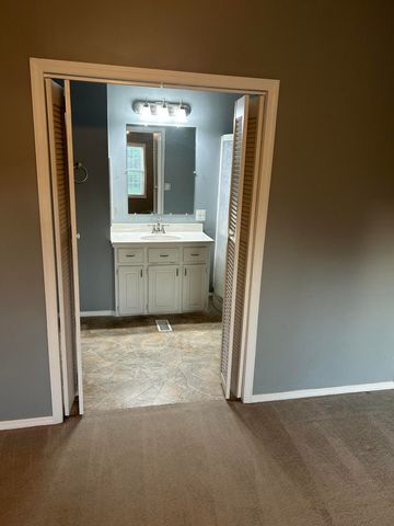 16950 N ANCHOROM RD, Hallsville, MO 65255