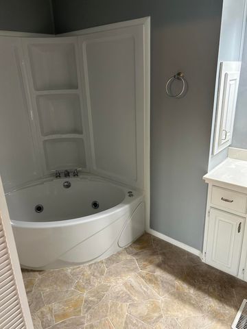 16950 N ANCHOROM RD, Hallsville, MO 65255