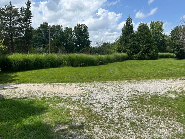 16950 N ANCHOROM RD, Hallsville, MO 65255
