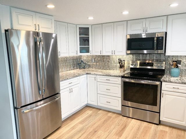 34 GOLFVIEW COURT, Rotonda West, FL 33947