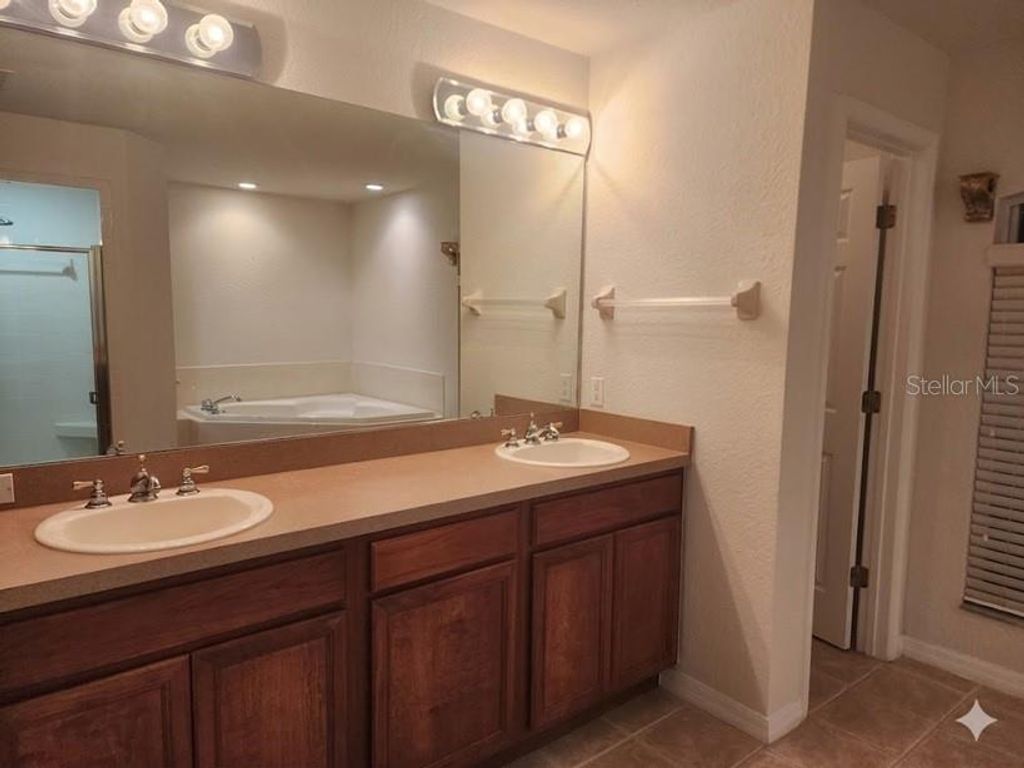Image 16 of property listing at 8 THE VILLAGE BOULEVARD, Winter Haven, FL 33880