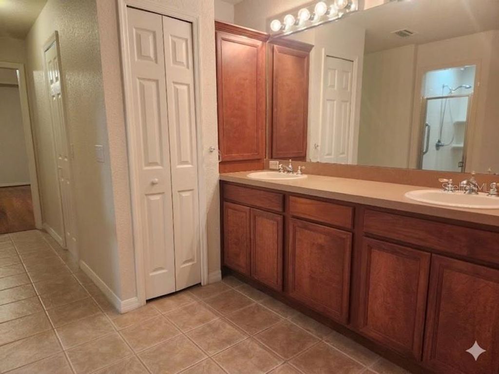 Image 19 of property listing at 8 THE VILLAGE BOULEVARD, Winter Haven, FL 33880