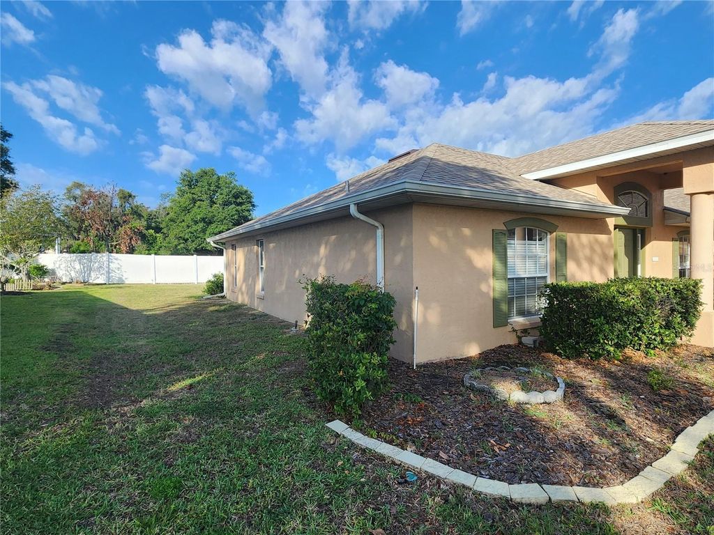 Image 3 of property listing at 8 THE VILLAGE BOULEVARD, Winter Haven, FL 33880