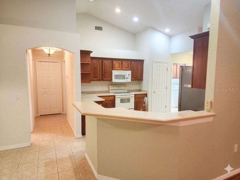 Image 7 of property listing at 8 THE VILLAGE BOULEVARD, Winter Haven, FL 33880