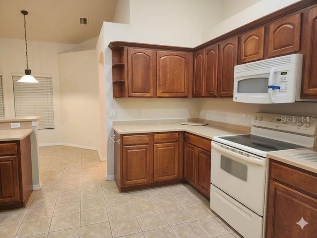 Image 8 of property listing at 8 THE VILLAGE BOULEVARD, Winter Haven, FL 33880