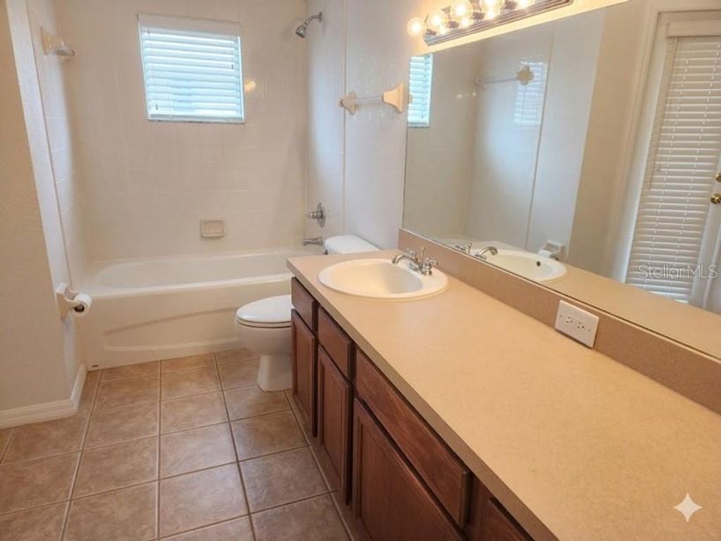 Image 10 of property listing at 8 THE VILLAGE BOULEVARD, Winter Haven, FL 33880