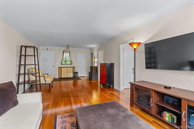 70-31 108th Street 3G, Forest Hills, NY 11375
