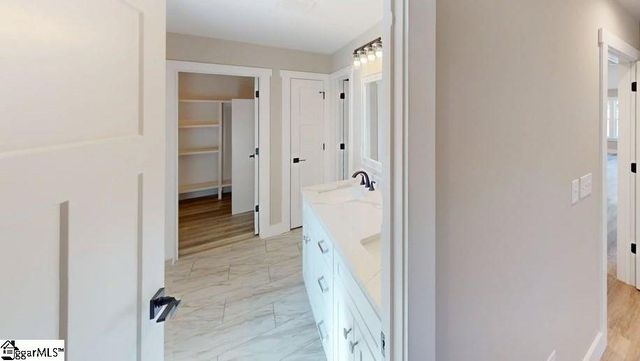 1172 W Rutledge Avenue, Gaffney, SC 29341