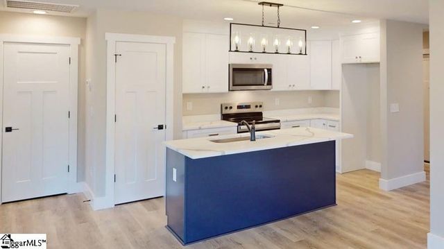 1172 W Rutledge Avenue, Gaffney, SC 29341