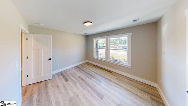 1172 W Rutledge Avenue, Gaffney, SC 29341