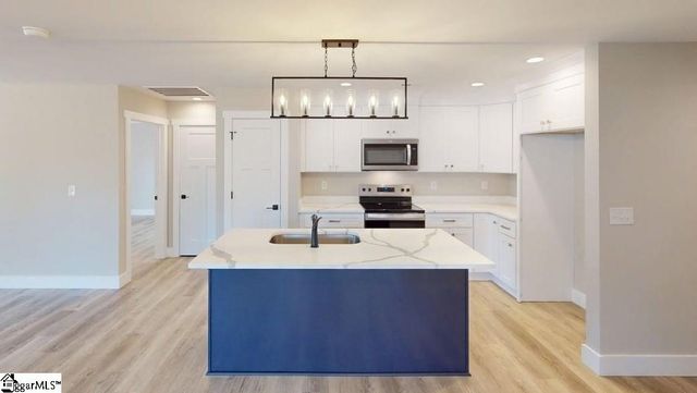 1172 W Rutledge Avenue, Gaffney, SC 29341