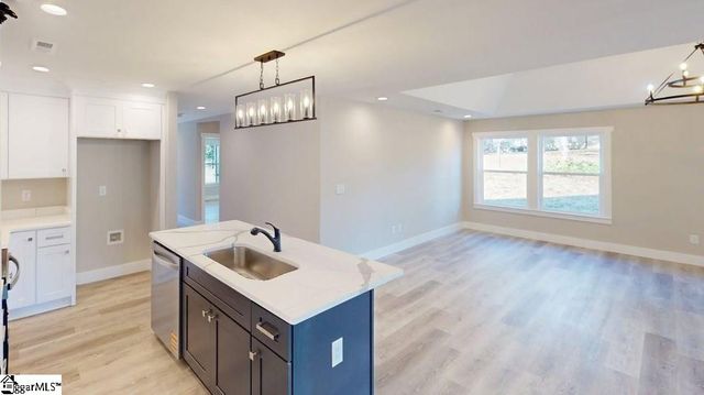 1172 W Rutledge Avenue, Gaffney, SC 29341