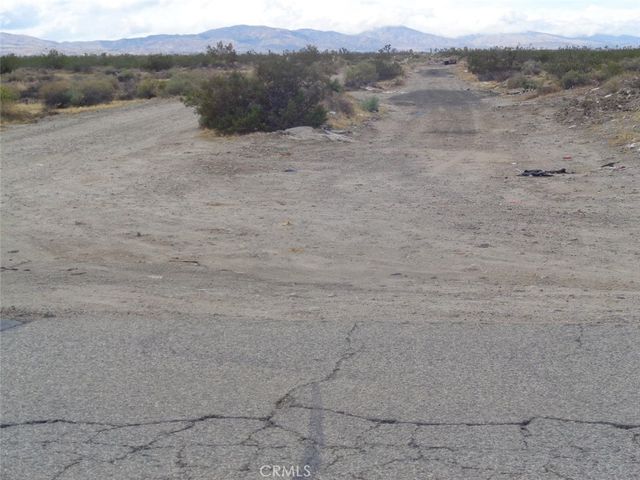 1 Avenue R12, Sun Village, CA 93543
