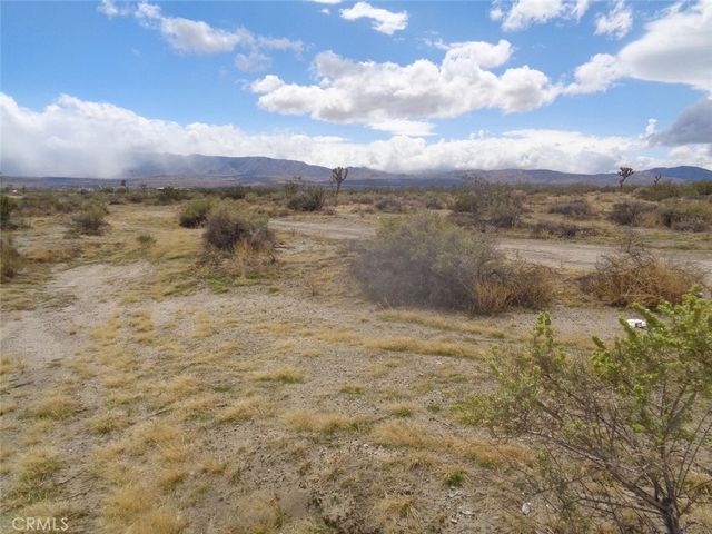 1 Avenue R12, Sun Village, CA 93543