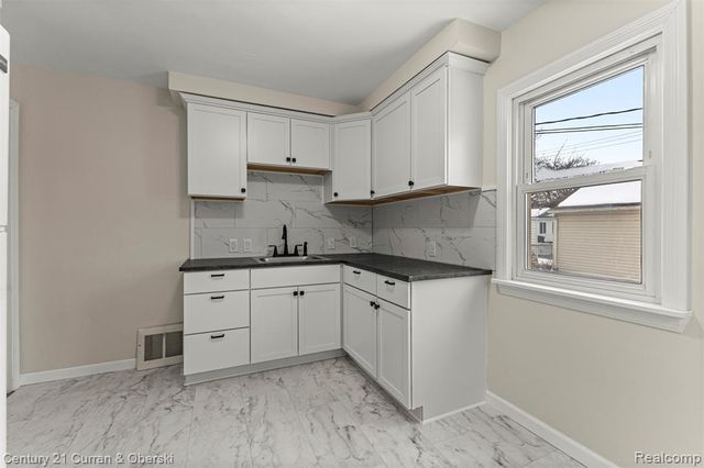 9804 Hubert Avenue, Allen Park, MI 48101