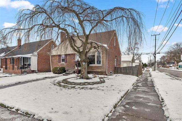 9804 Hubert Avenue, Allen Park, MI 48101