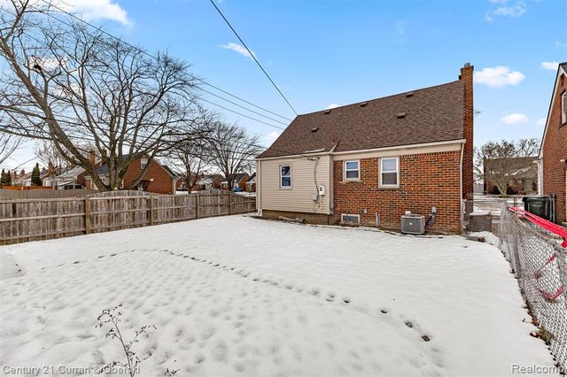 9804 Hubert Avenue, Allen Park, MI 48101