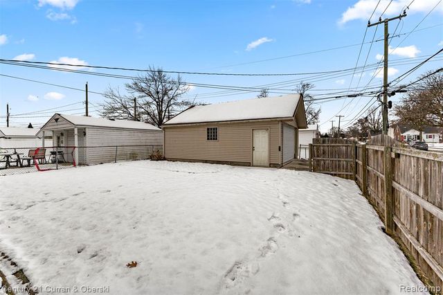 9804 Hubert Avenue, Allen Park, MI 48101