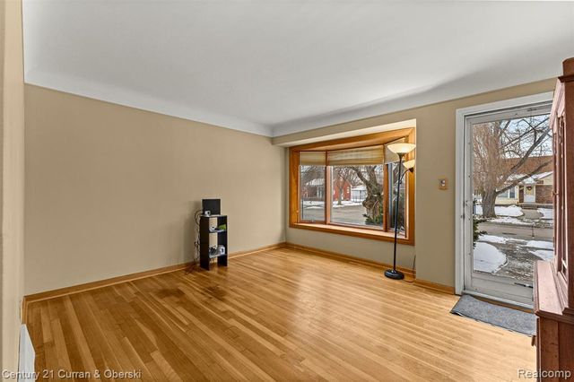 9804 Hubert Avenue, Allen Park, MI 48101