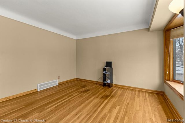 9804 Hubert Avenue, Allen Park, MI 48101