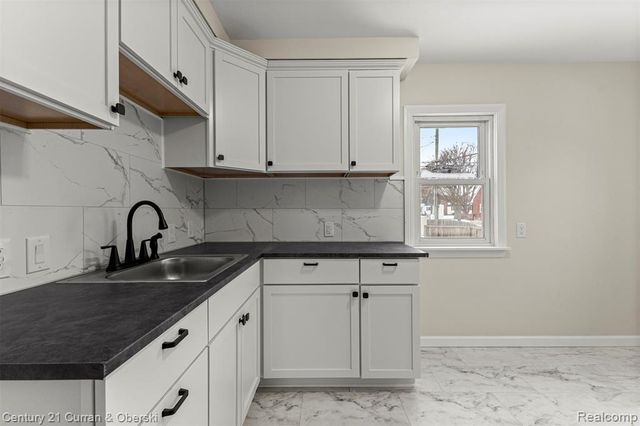 9804 Hubert Avenue, Allen Park, MI 48101