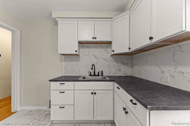 9804 Hubert Avenue, Allen Park, MI 48101