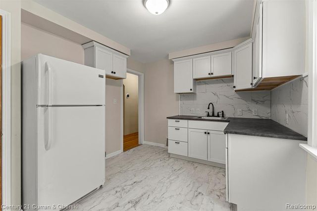 9804 Hubert Avenue, Allen Park, MI 48101