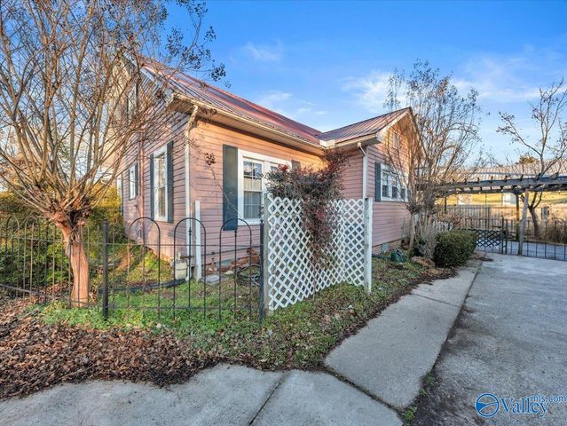 607 S Market Street, Scottsboro, AL 35768