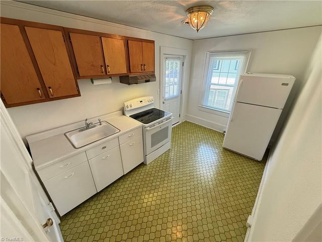 1525 W First Street, Winston-salem, NC 27101