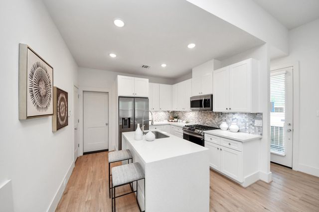 1045 Glen Avenue, Houston, TX 77088