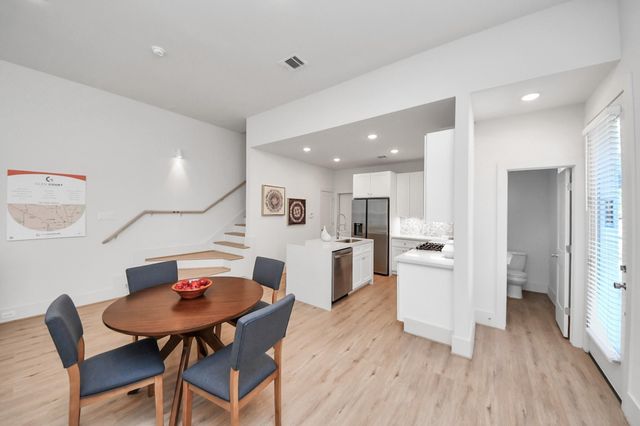 1045 Glen Avenue, Houston, TX 77088
