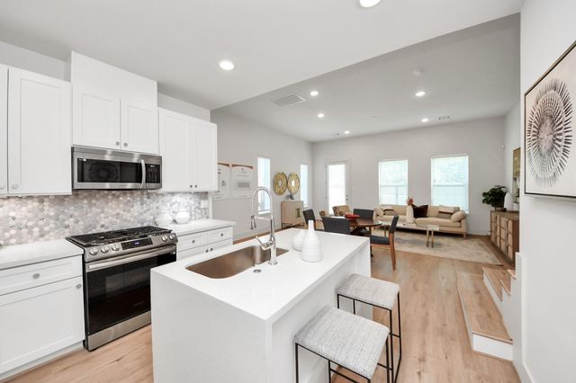 1045 Glen Avenue, Houston, TX 77088