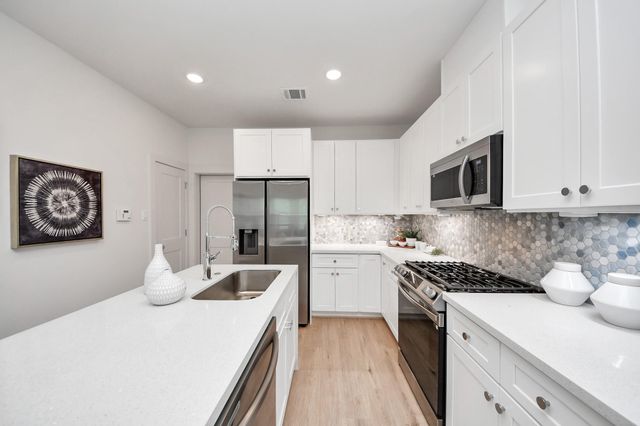 1045 Glen Avenue, Houston, TX 77088