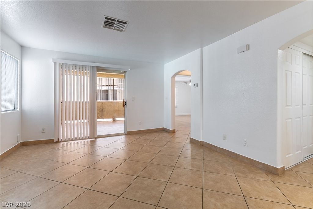 1560 JAMIELINN Lane 101, Las Vegas, NV 89110 — photo 5