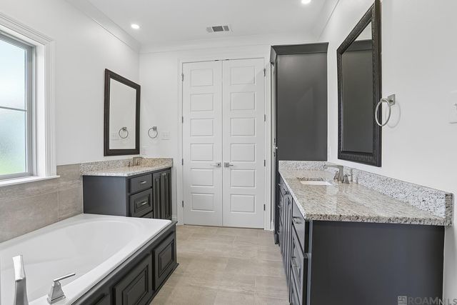 6112 Royal Palms Ct, Gonzales, LA 70737