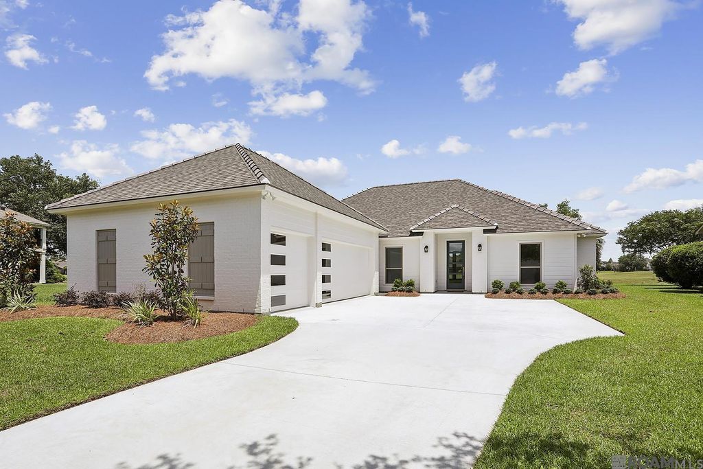 6112 Royal Palms Ct, Gonzales, LA 70737