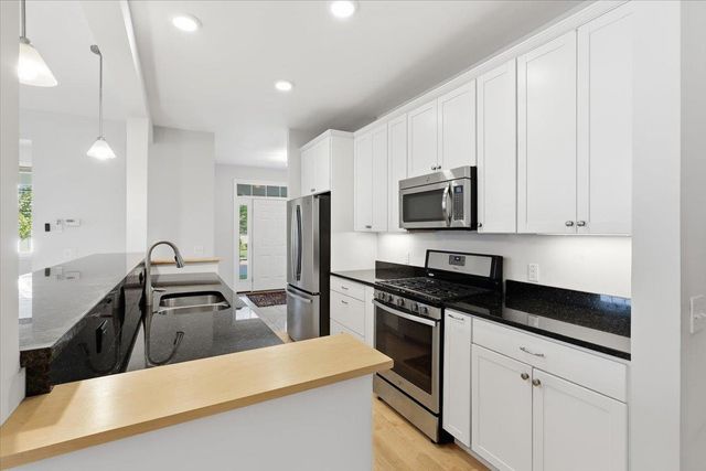 25 Staniford Farm Road, Burlington, VT 05408