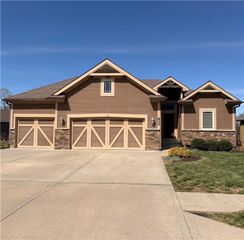 800 E 13th Terrace, Kearney, MO 64060