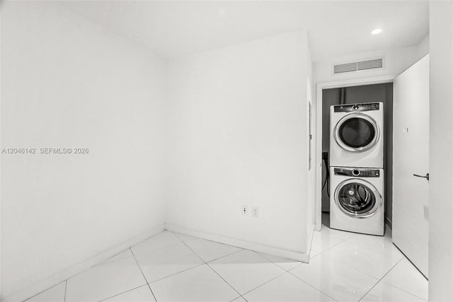 851 NE 1st Avenue 2802, Miami, FL 33132
