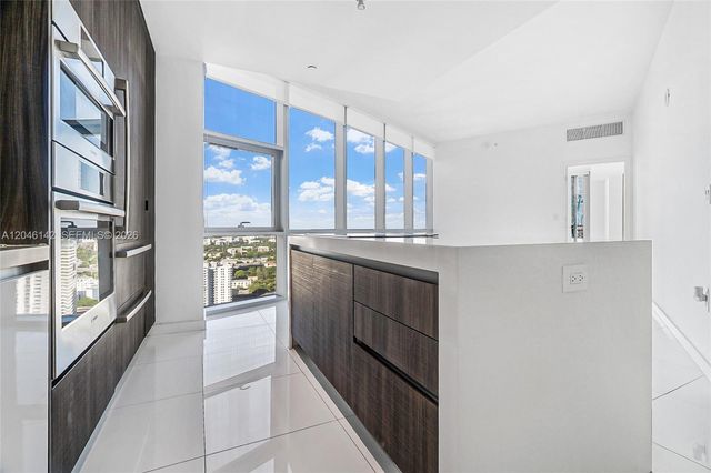 851 NE 1st Avenue 2802, Miami, FL 33132