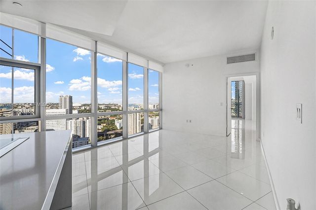 851 NE 1st Avenue 2802, Miami, FL 33132