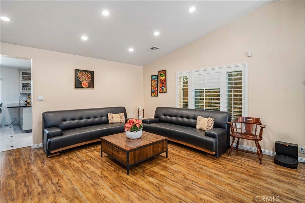 Image 13 of property listing at 7305 Verdugo Crestline, Tujunga, CA 91042