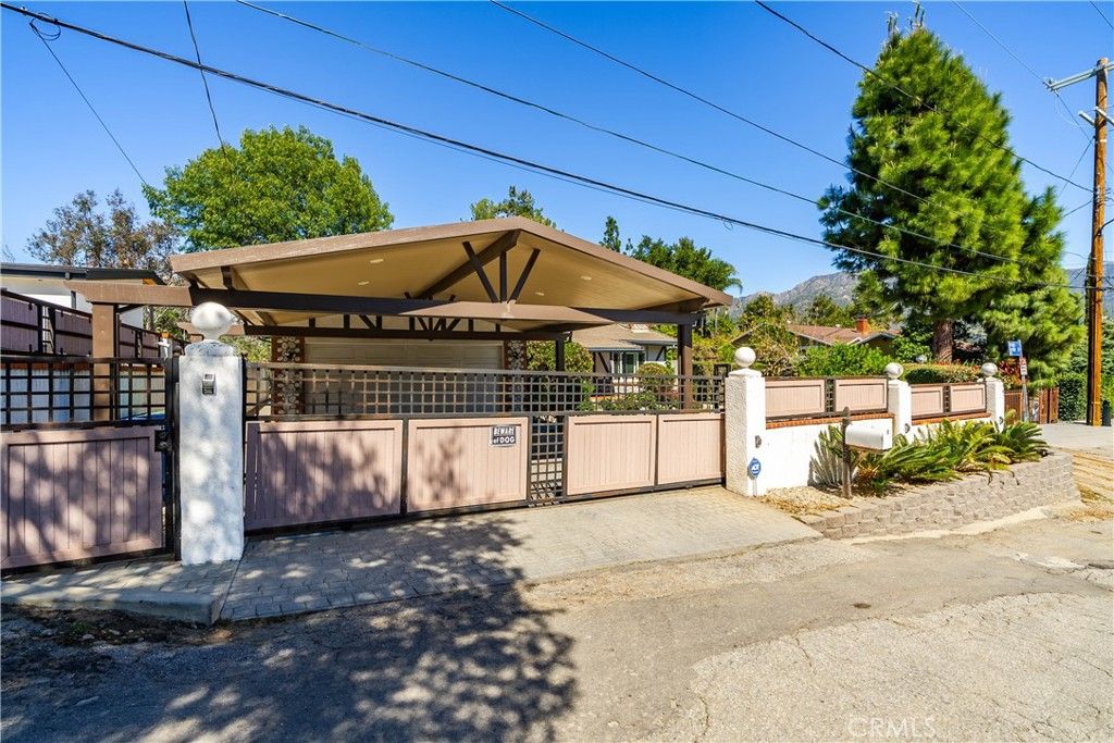 Image 4 of property listing at 7305 Verdugo Crestline, Tujunga, CA 91042